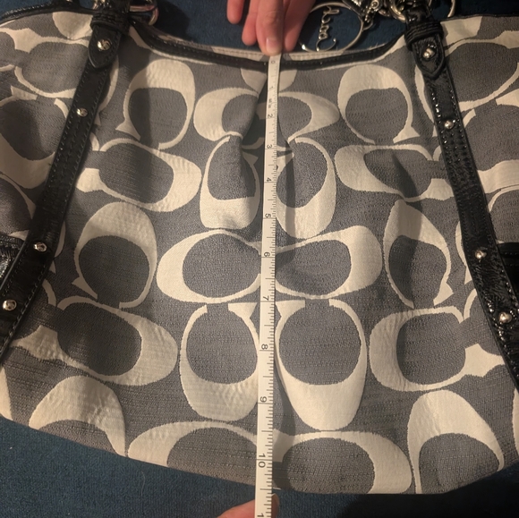 Large Coach Handbag 👜 - Picture 7 of 7
